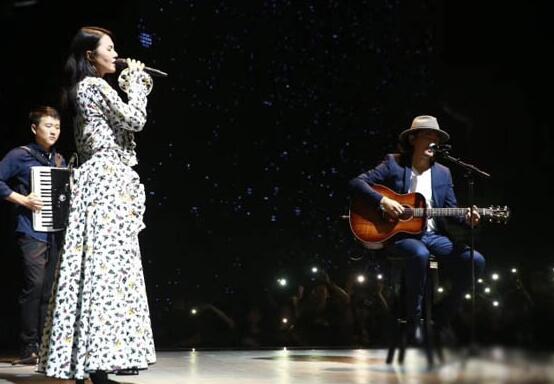 天天向上李夏是谁 李夏老婆李芳怡原来是外国人