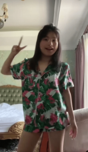 ​王诗龄晒闺房跳舞搞怪视频 俏皮可爱豪宅闺房曝光