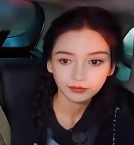 欧阳娜娜“容貌焦虑”说自己有猫咪纹 杨颖金靖多次安慰不领情，表情失控“累了累了”！