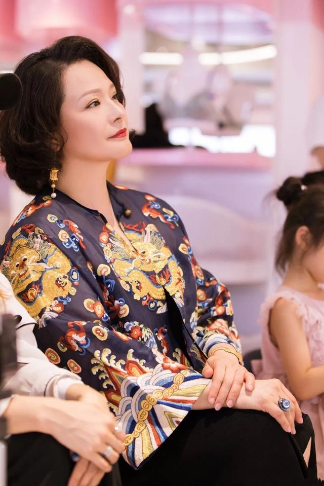 公关小姐电视剧讲的是什么内容（公关小姐播出32年）(13)