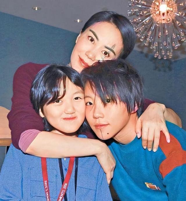 王菲谈谢霆锋离婚原因（王菲两婚两离时隔12年牵手谢霆锋）(13)