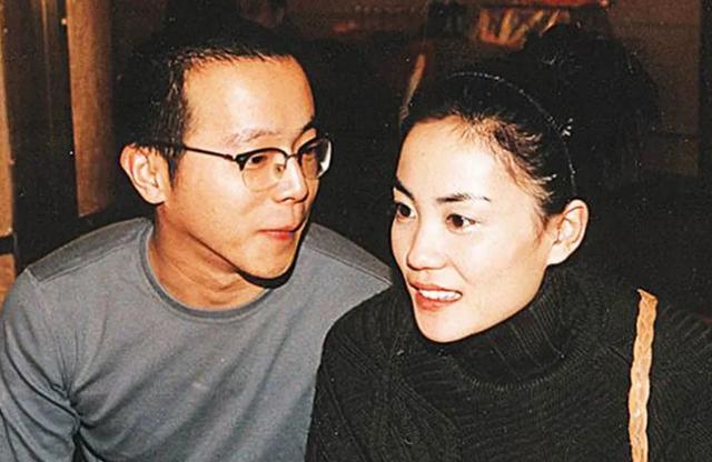王菲谈谢霆锋离婚原因（王菲两婚两离时隔12年牵手谢霆锋）(4)