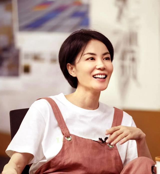 王菲谈谢霆锋离婚原因（王菲两婚两离时隔12年牵手谢霆锋）(1)