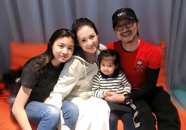 汪峰抱女儿甜蜜出街（4段无缝衔接的婚姻）(4)