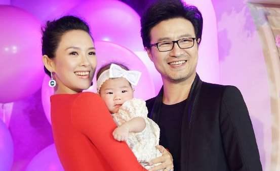 汪峰抱女儿甜蜜出街（4段无缝衔接的婚姻）(18)