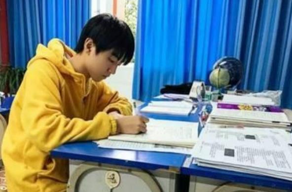 王俊凯入学条件（队长王俊凯迎来本科毕业）(4)