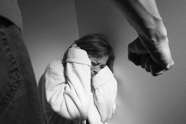 王东老婆被家暴后再次发文控诉（演员王东多次家暴）(2)