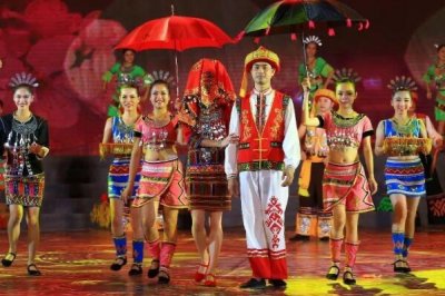 ​黎族的传统节日是什么：三月三青年男女互道爱意(爱情节)