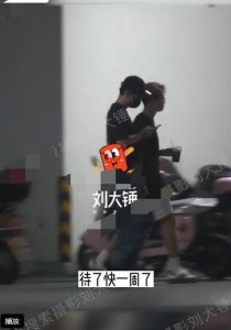 ​白敬亭横店探班宋轶被拍 两人甜蜜共度近一周