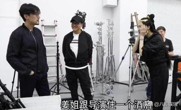 胡歌探班唐嫣出场时间（唐嫣捂脸秒变迷妹）(5)