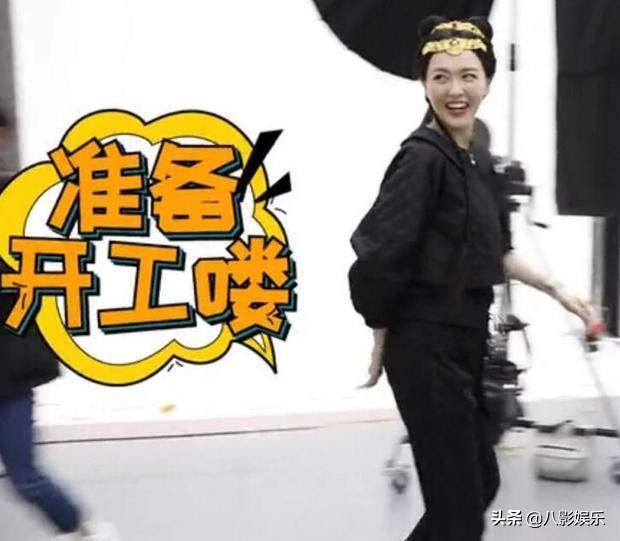 胡歌探班唐嫣出场时间（唐嫣捂脸秒变迷妹）(1)