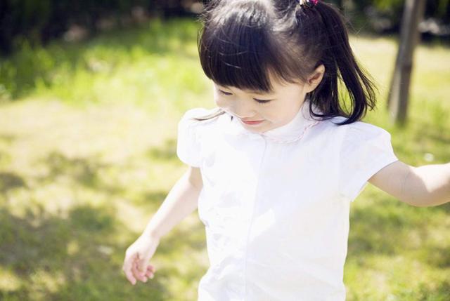 林心如一家三口全家福（有种壕养叫林心如养女）(7)