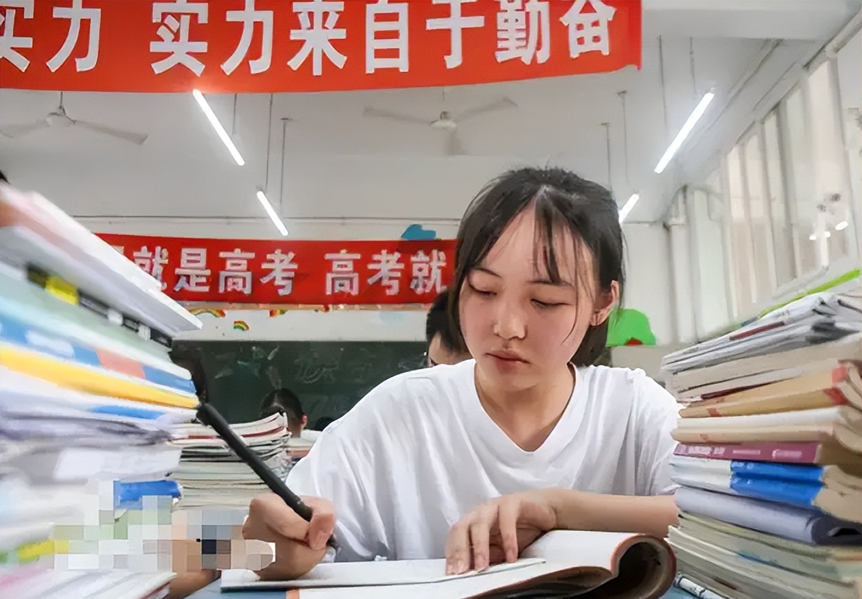 2022年高考进入倒计时，教育部门发出提醒，需要考生及家长注意