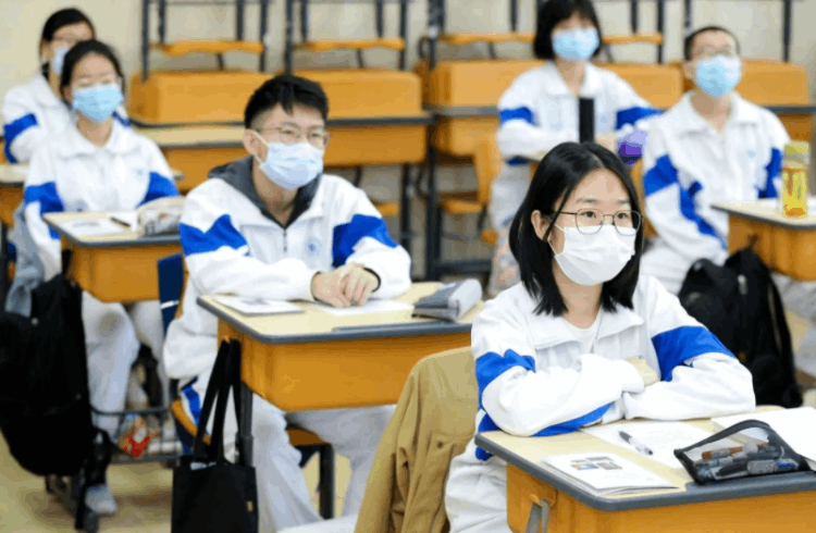 2022年高考进入倒计时，教育部门发出提醒，需要考生及家长注意