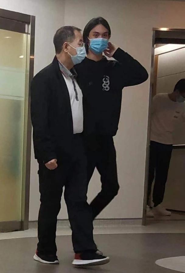 吴孟达第一任老婆个人资料简介（吴孟达遗孀和子女露面颜值高）(4)