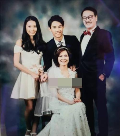 吴孟达第一任老婆个人资料简介（吴孟达遗孀和子女露面颜值高）(11)