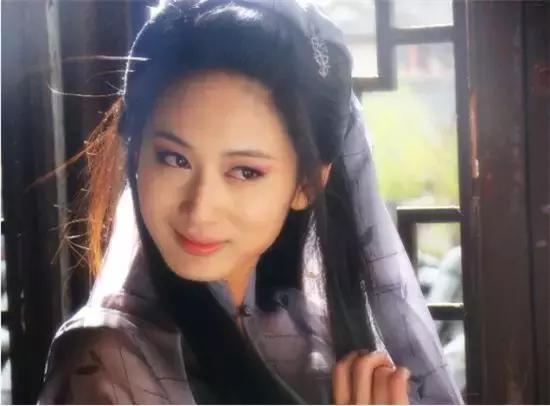 杨幂被哪个导演打过耳光 还曾逼对方下跪(2)