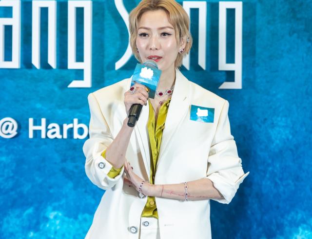杨幂陈慧琳近况 杨幂还在美颜看看68岁林青霞(17)