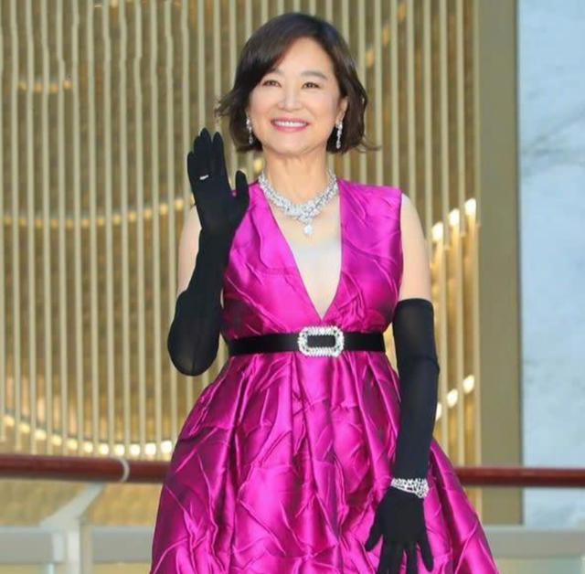杨幂陈慧琳近况 杨幂还在美颜看看68岁林青霞(5)