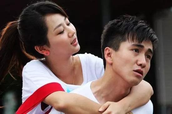 杨紫跟男明星拍吻戏的区别（杨紫成男神收割机）(2)