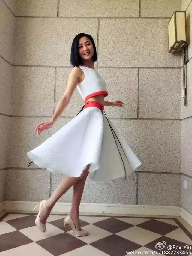 香港演员万绮雯个人资料（老牌女星万绮雯长相清纯）(1)