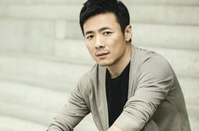 ​赵薇曾有几任男友（他是赵薇同学娶了第一代）