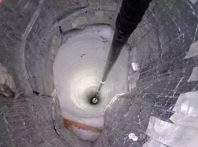 宇宙中最大的十大黑洞（地球上6个不可思议的神秘大洞）(3)