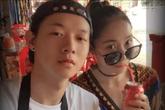 霍尊妈妈抑郁（霍尊自曝母亲抑郁住院）(8)
