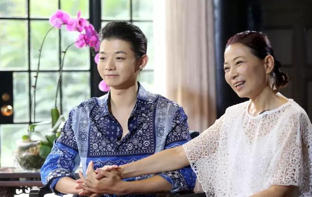 霍尊妈妈抑郁（霍尊自曝母亲抑郁住院）(9)