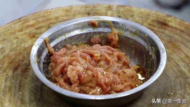 鱼香肉丝正宗做法 大厨（厨师长教你鱼香肉丝的正确做法）(4)