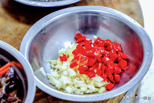 鱼香肉丝正宗做法 大厨（厨师长教你鱼香肉丝的正确做法）(6)