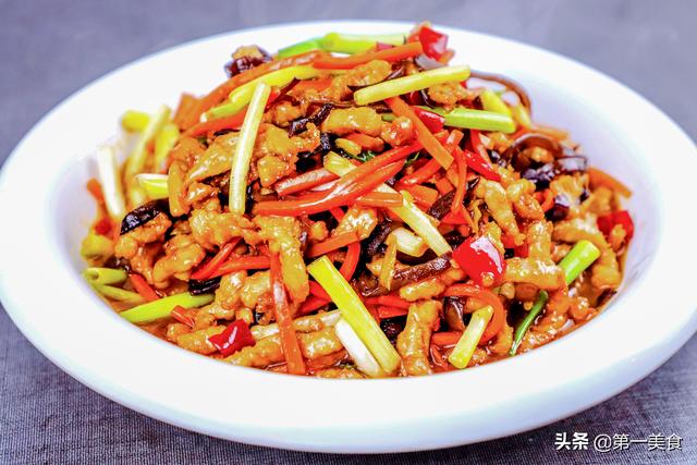 鱼香肉丝正宗做法 大厨（厨师长教你鱼香肉丝的正确做法）(1)