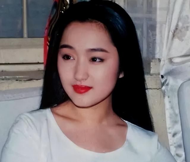 明星背后的故事杨钰莹（杨钰莹的悲惨人生和她背后的4个男人）(2)