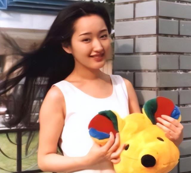 明星背后的故事杨钰莹（杨钰莹的悲惨人生和她背后的4个男人）(6)