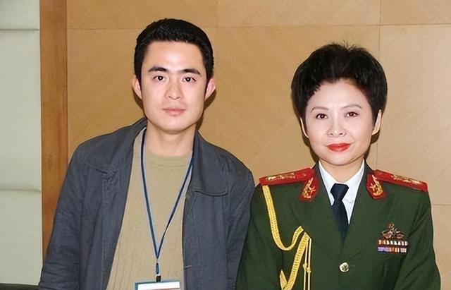 明星背后的故事杨钰莹（杨钰莹的悲惨人生和她背后的4个男人）(46)