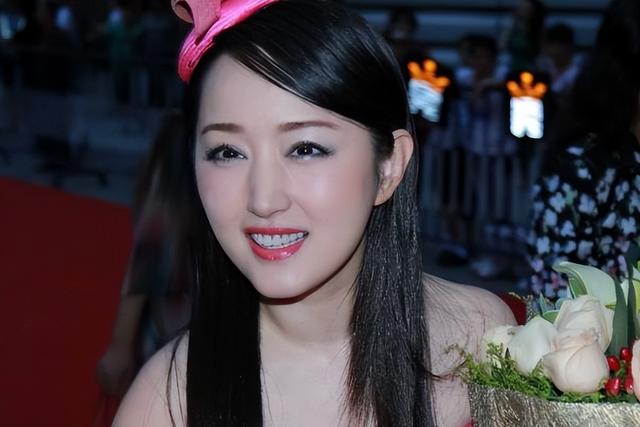 明星背后的故事杨钰莹（杨钰莹的悲惨人生和她背后的4个男人）(4)