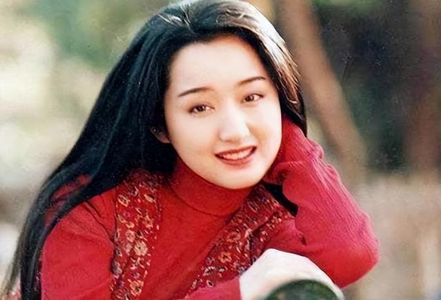 明星背后的故事杨钰莹（杨钰莹的悲惨人生和她背后的4个男人）(1)