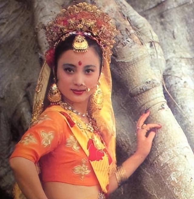 明星背后的故事杨钰莹（杨钰莹的悲惨人生和她背后的4个男人）(15)
