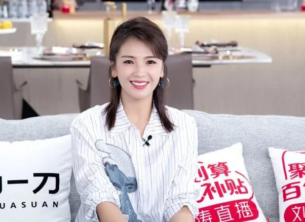 李佳琦直播是自己当老板吗 李佳琦小助理活成顶级富豪(20)