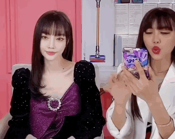 李佳琦直播是自己当老板吗 李佳琦小助理活成顶级富豪(15)