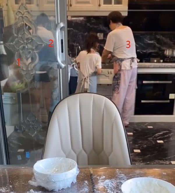 李佳琦直播是自己当老板吗 李佳琦小助理活成顶级富豪(16)