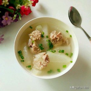 ​冬瓜排骨汤最简单做法（家常排骨冬瓜汤）