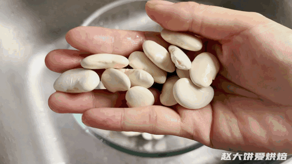蛋黄酥20个制作方法和配方（手把手教你做蛋黄酥）(5)