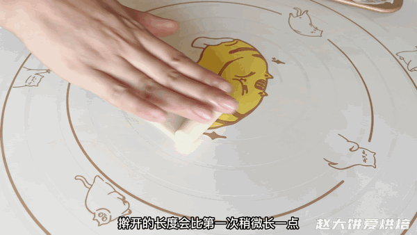 蛋黄酥20个制作方法和配方（手把手教你做蛋黄酥）(32)