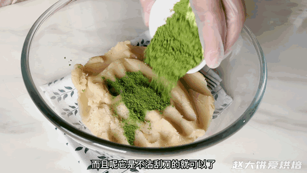 蛋黄酥20个制作方法和配方（手把手教你做蛋黄酥）(13)