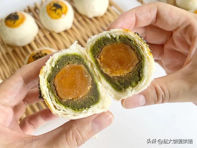 蛋黄酥20个制作方法和配方（手把手教你做蛋黄酥）(3)