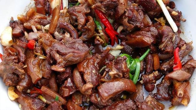 狗肉的正确吃法炖什么好吃（狗肉这三种好吃的做法）(3)