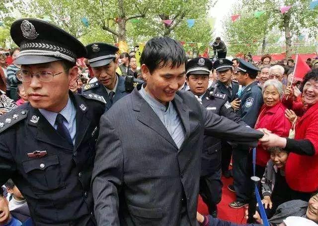 大衣哥朱之文到底怎样（让人火冒三丈的遭遇）(8)