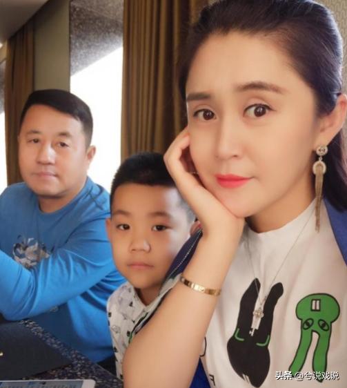 王小宝的现任小老婆（成名后抛弃发妻）(25)