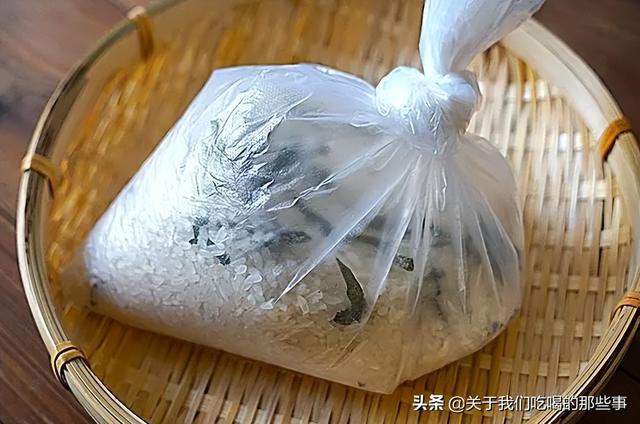 大米怎么储存不受潮不生虫子（原来保存大米如此简单）(9)